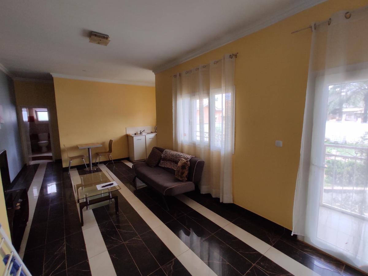 Residence Jardin Tropical Yaounde Luaran gambar