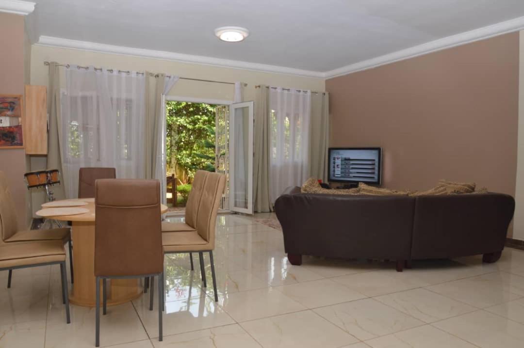 Residence Jardin Tropical Yaounde Luaran gambar