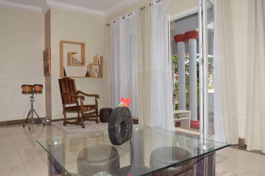 Residence Jardin Tropical Yaounde Luaran gambar