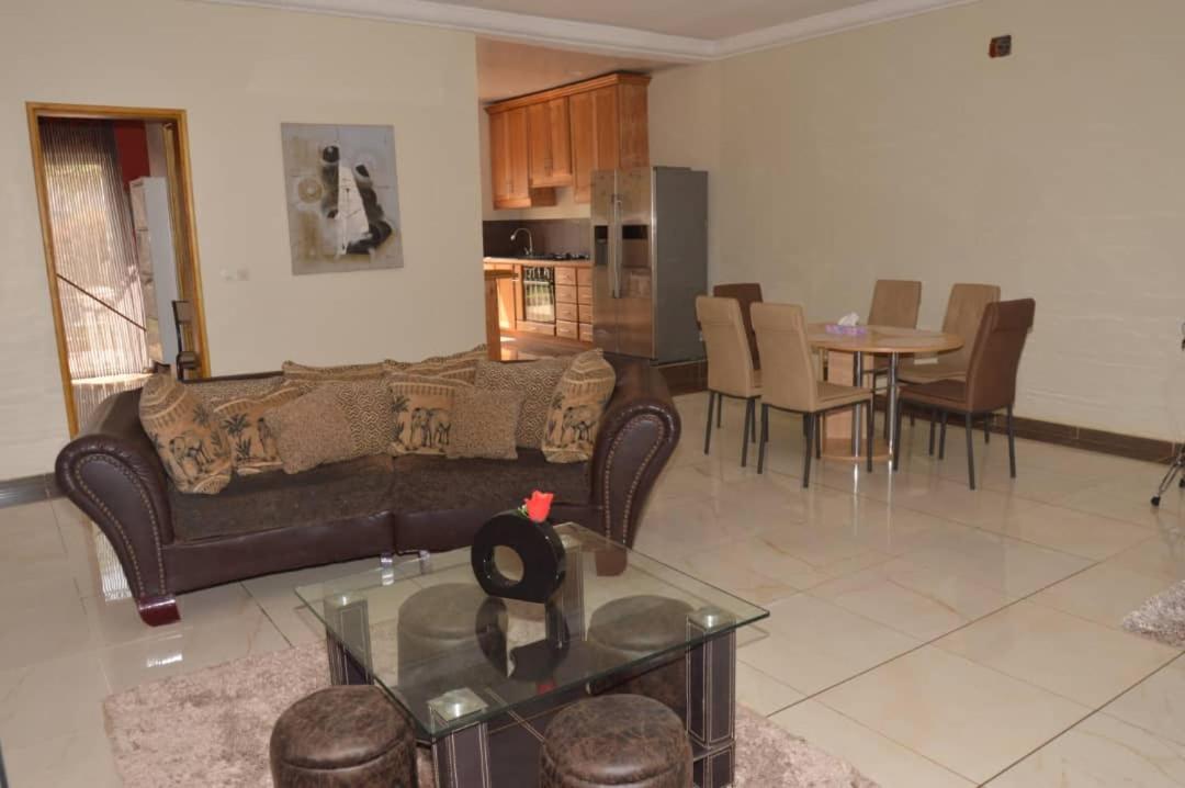 Residence Jardin Tropical Yaounde Luaran gambar